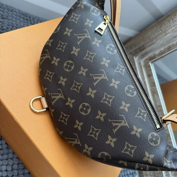 Louis Vuitton Discontinued Monogram Bumbag - Picture 6 of 12
